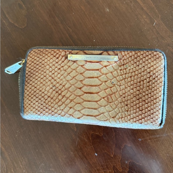 Brahman ladies preowned Cordelia wallet good condition 4 1/2 x 8” - Picture 6 of 14